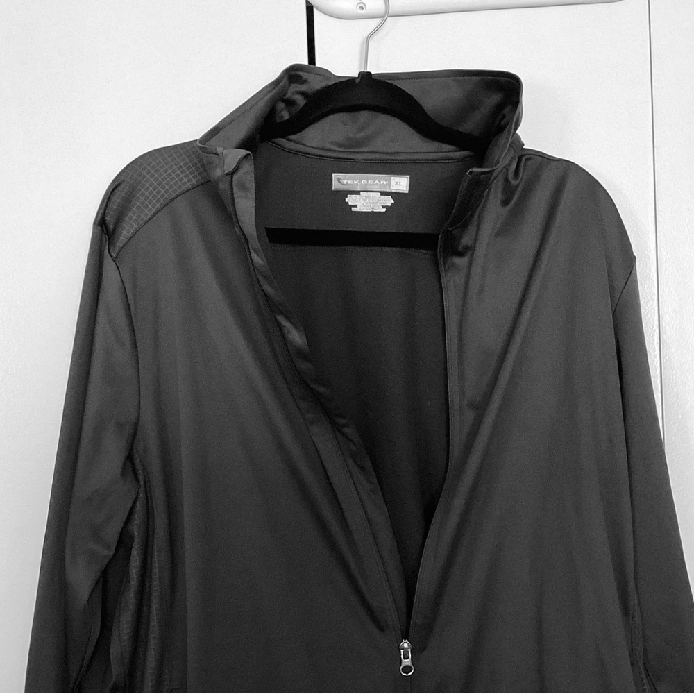 TEK Gear light weight jacket. Gray XL